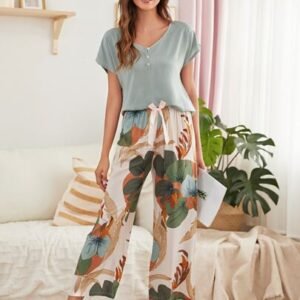 SHEIN Plus Tee & Leaf Print Pants PJ Set
